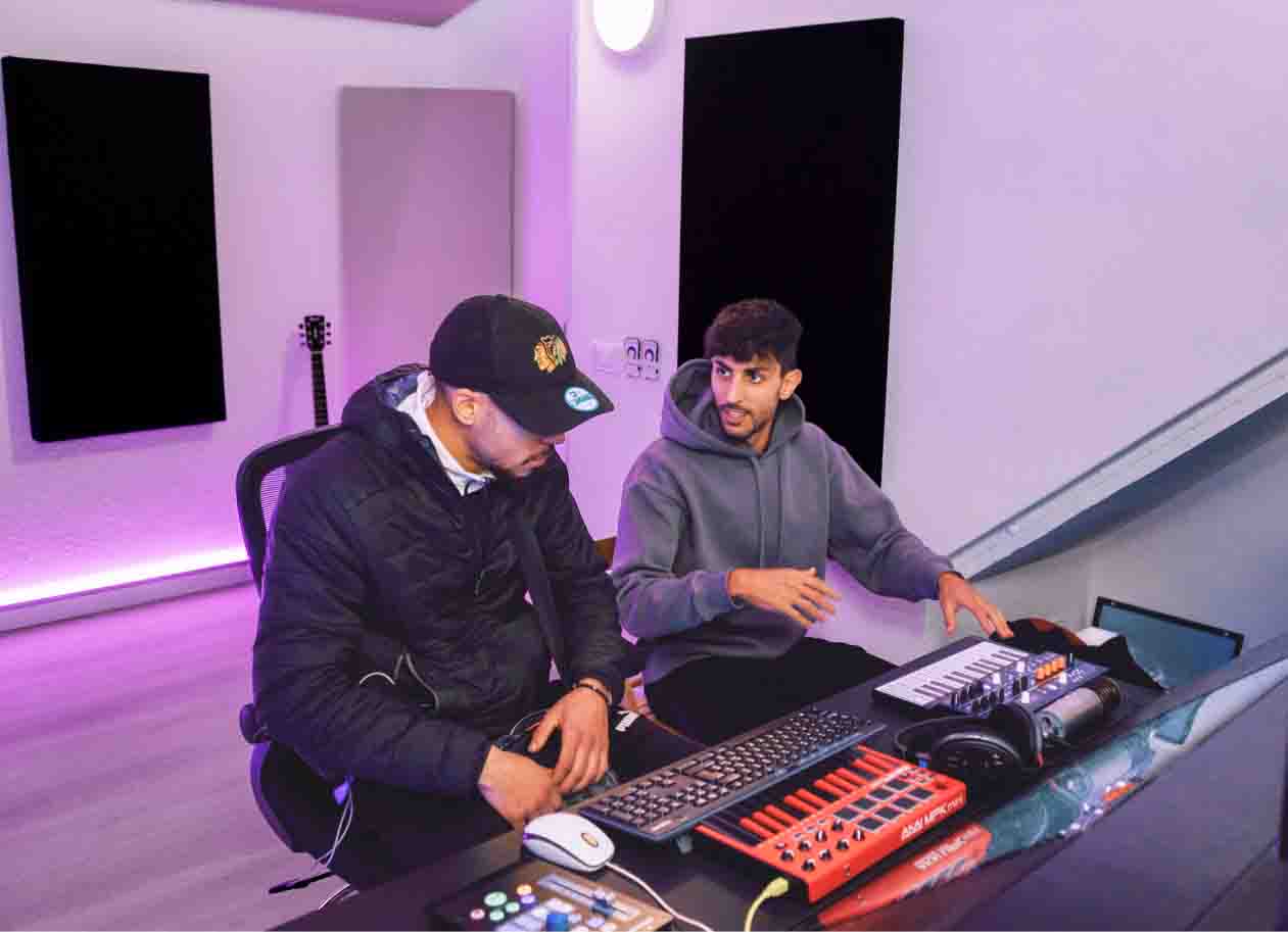 Docente e studente durante una sessione di tutoring in studio